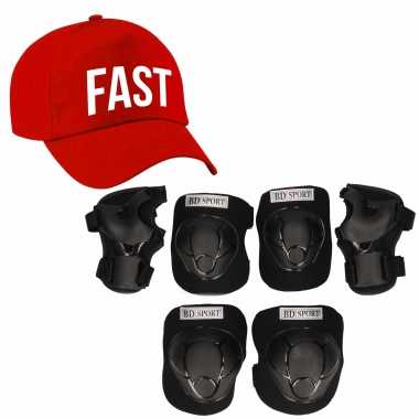 Set van valbescherming voor kinderen maat m / 6 tot 8 jaar met een stoere fast pet rood