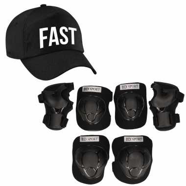 Set van valbescherming voor kinderen maat s / 4 tot 5 jaar met een stoere fast pet zwart