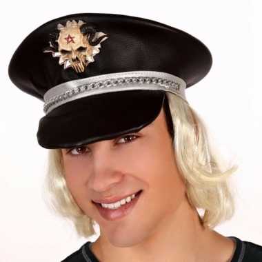 Zwarte pet met blond haar